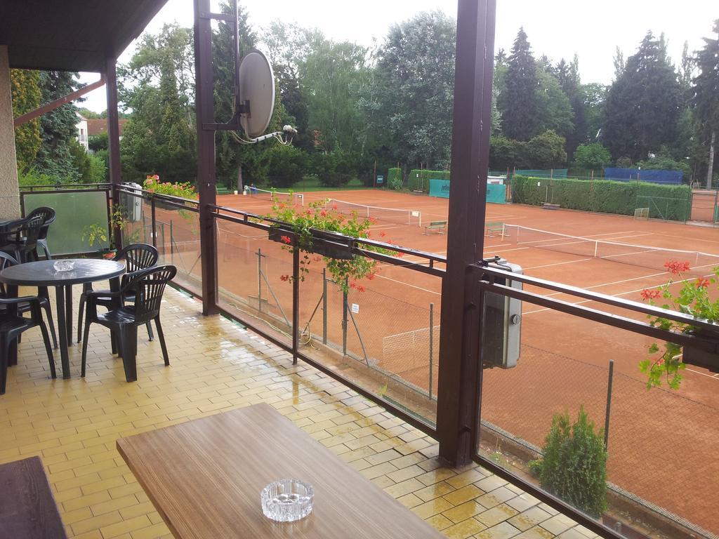 Penzion Tenis Poděbrady Exterior foto